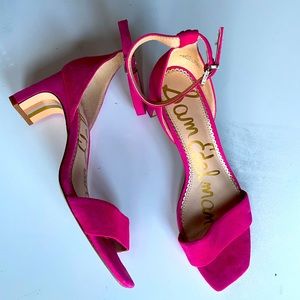 Sam Edelman fuscia pink suede sandals with 2” heel. Worn once!